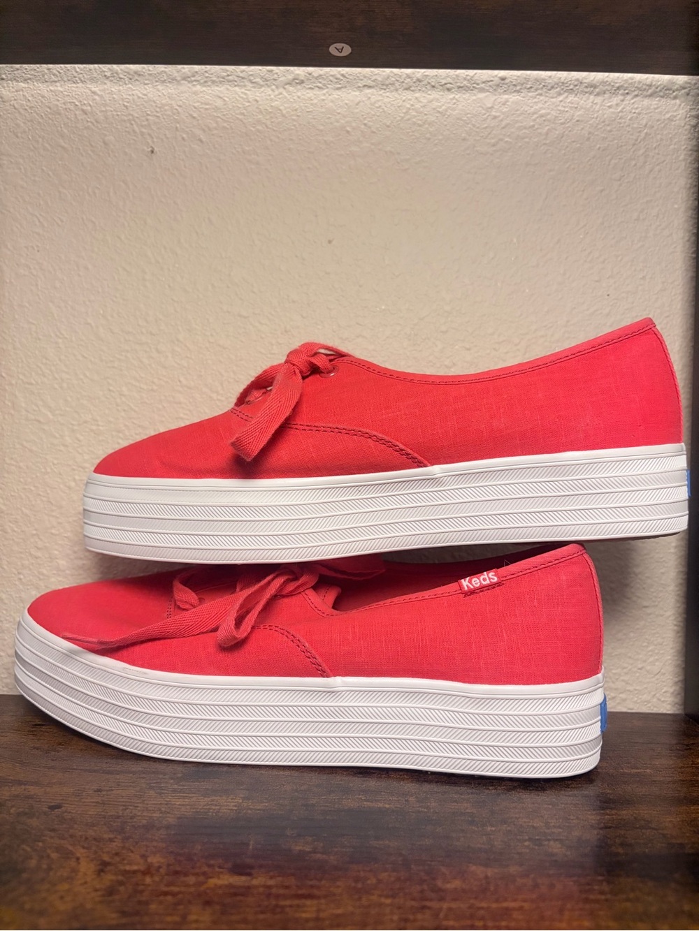 WOMEN'S NWOT Keds 8 Pointed Toe Platform Red Linen Sneaker Keds